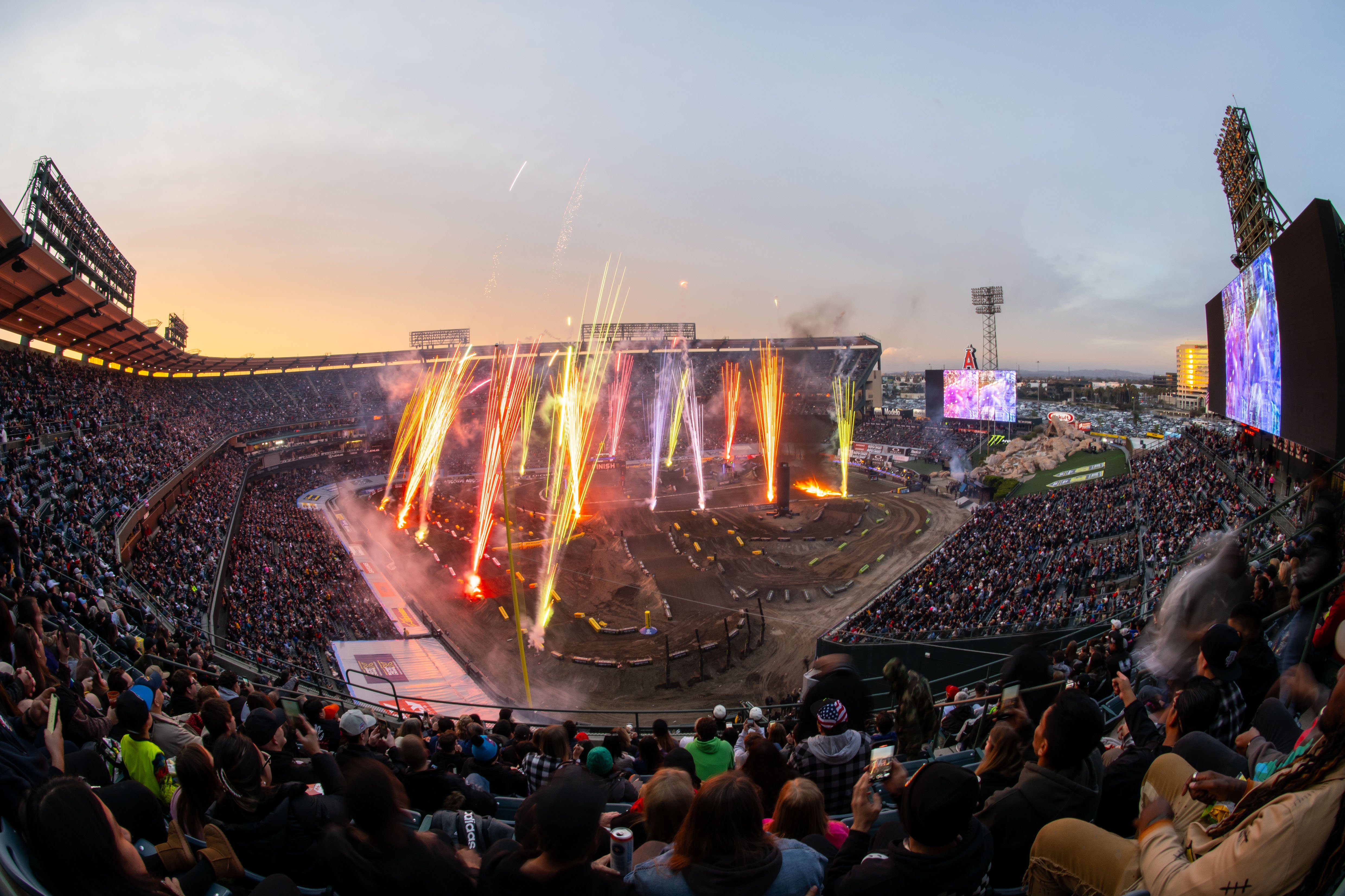 It's Super official: Saturday Is Race Day